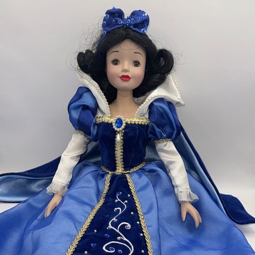 DISNEY SNOW WHITE Vintage Porcelain 16"" Doll